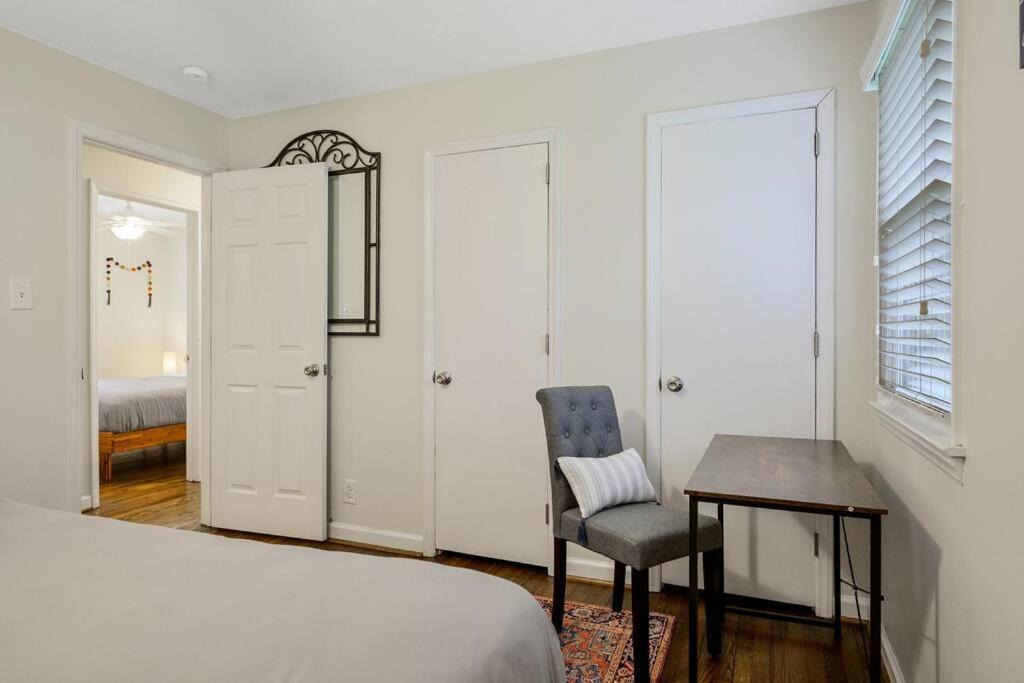 Cozy 3 Bedroom Cottage With Huge Fenced-In Yard Raleigh Extérieur photo