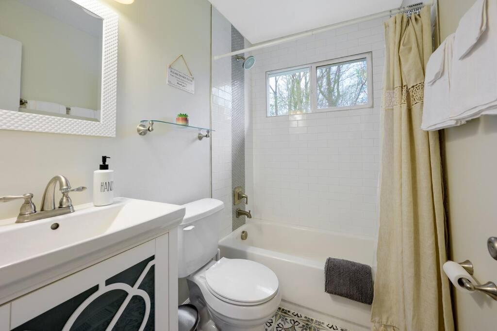 Cozy 3 Bedroom Cottage With Huge Fenced-In Yard Raleigh Extérieur photo