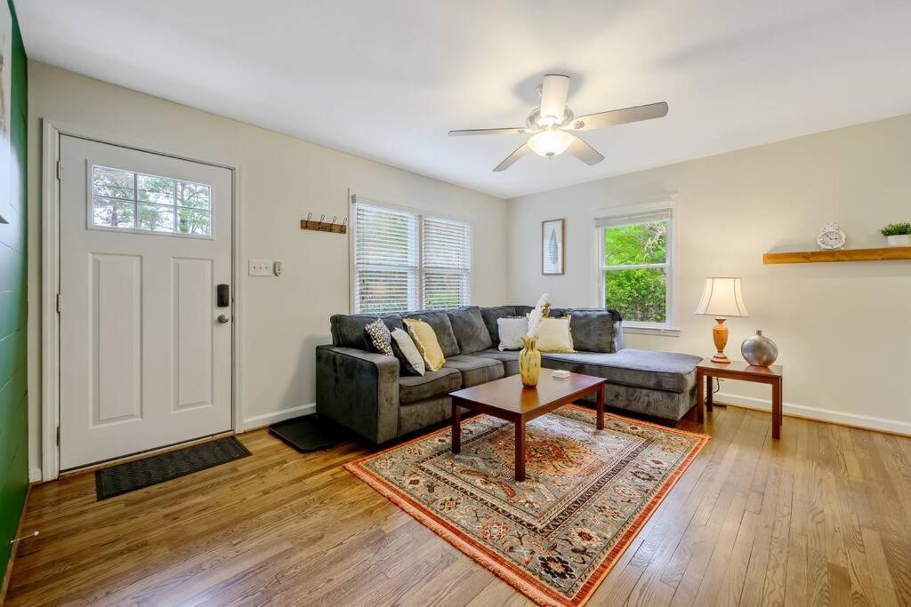 Cozy 3 Bedroom Cottage With Huge Fenced-In Yard Raleigh Extérieur photo