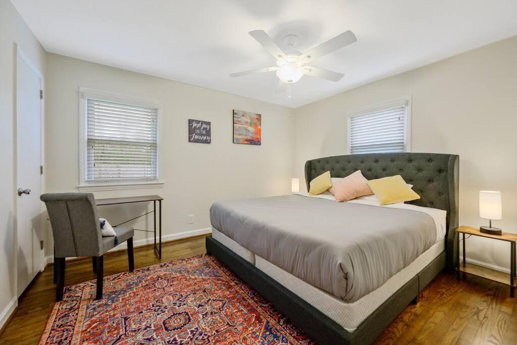 Cozy 3 Bedroom Cottage With Huge Fenced-In Yard Raleigh Extérieur photo