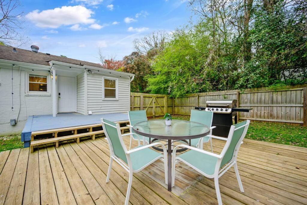 Cozy 3 Bedroom Cottage With Huge Fenced-In Yard Raleigh Extérieur photo