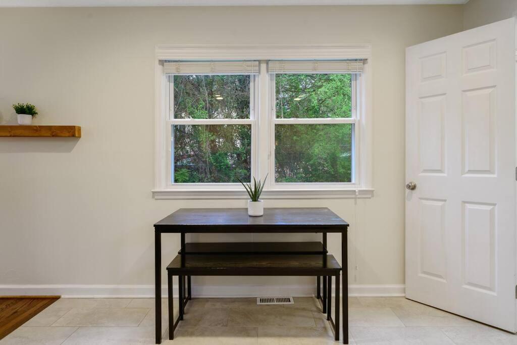 Cozy 3 Bedroom Cottage With Huge Fenced-In Yard Raleigh Extérieur photo