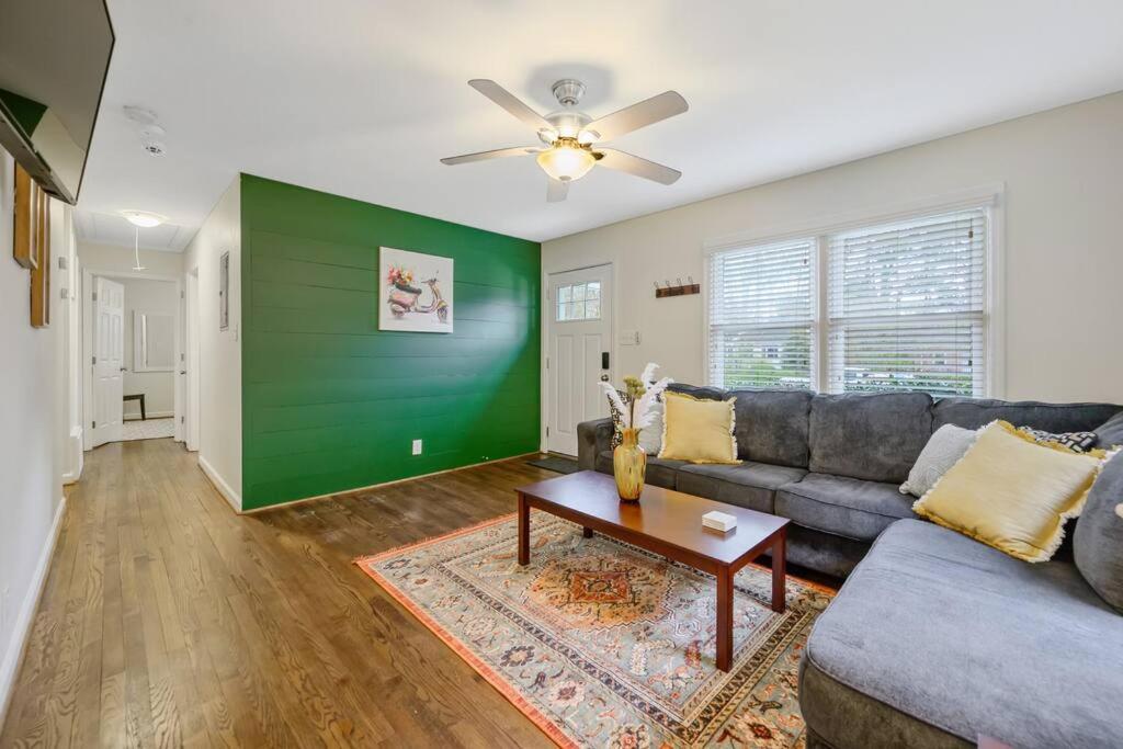 Cozy 3 Bedroom Cottage With Huge Fenced-In Yard Raleigh Extérieur photo