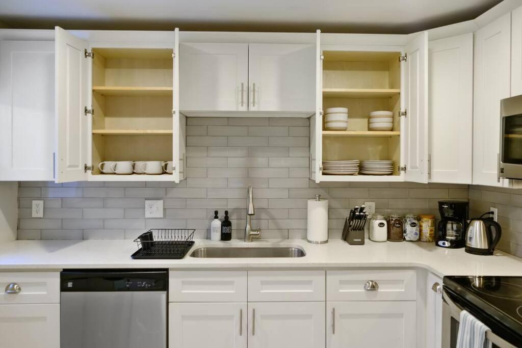 Cozy 3 Bedroom Cottage With Huge Fenced-In Yard Raleigh Extérieur photo